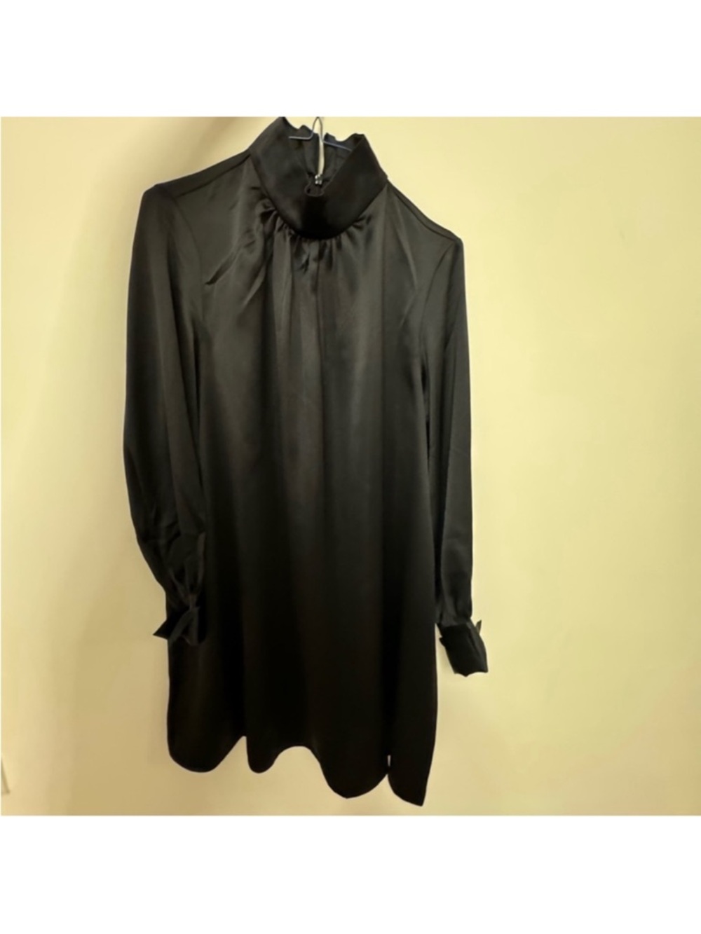 Black satin long sleeve knee length dress flowy - Picture 5 of 11